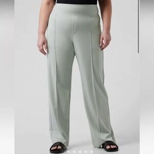 Athleta Eastbound Wide Leg‎ Pants – Sage Green – Women's Size 16